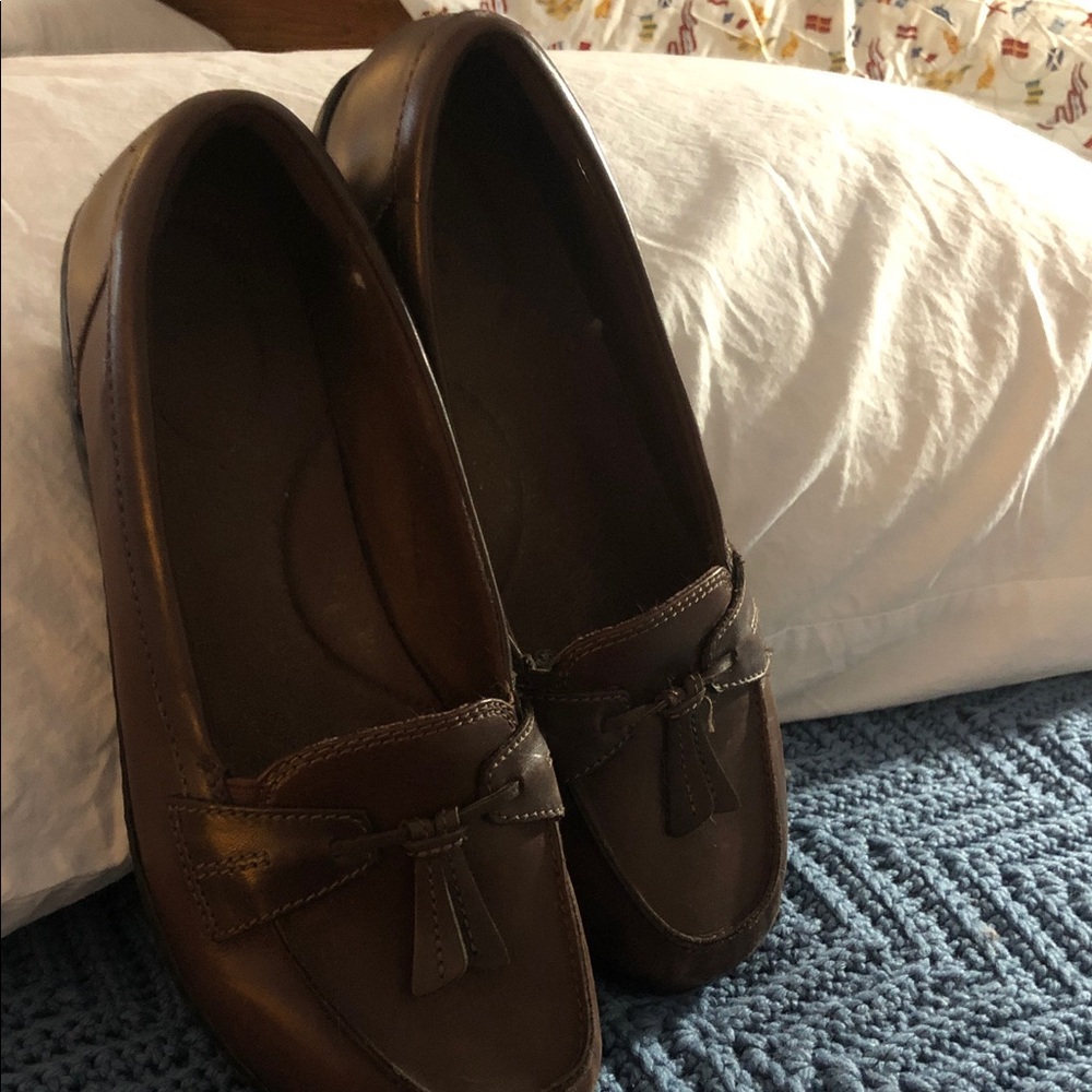 Ladies brown loafers
Wore only a few times